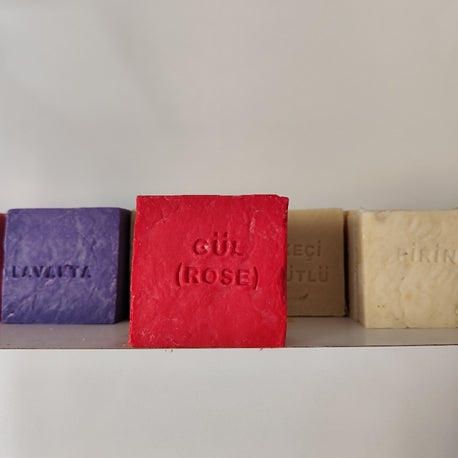 Doğal Gül Özlü Sabun – Yoğun nemlendirme, yatıştırıcı ve eşitleyici (125 gr, 2'li)